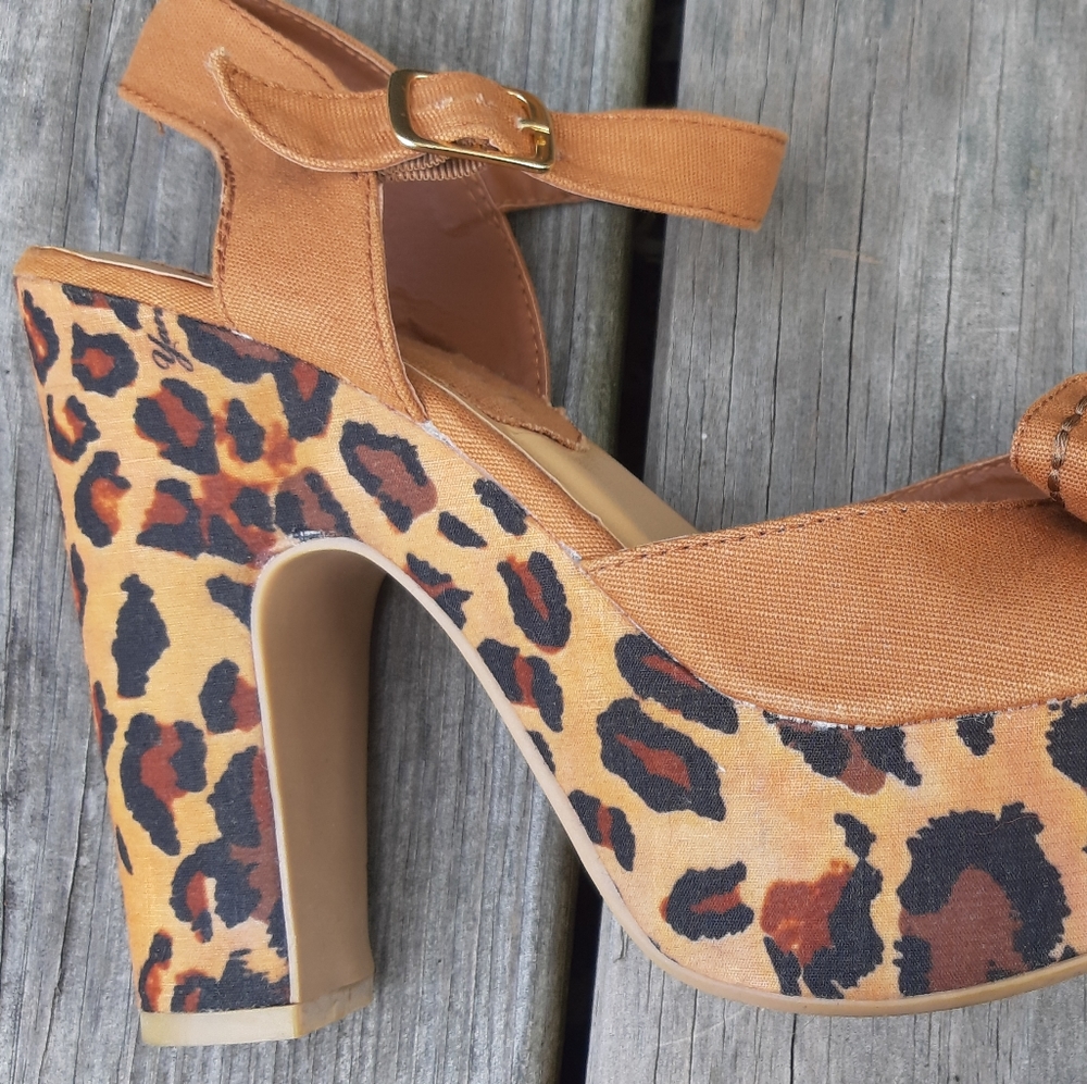 Shoes - Picture 3 of 4